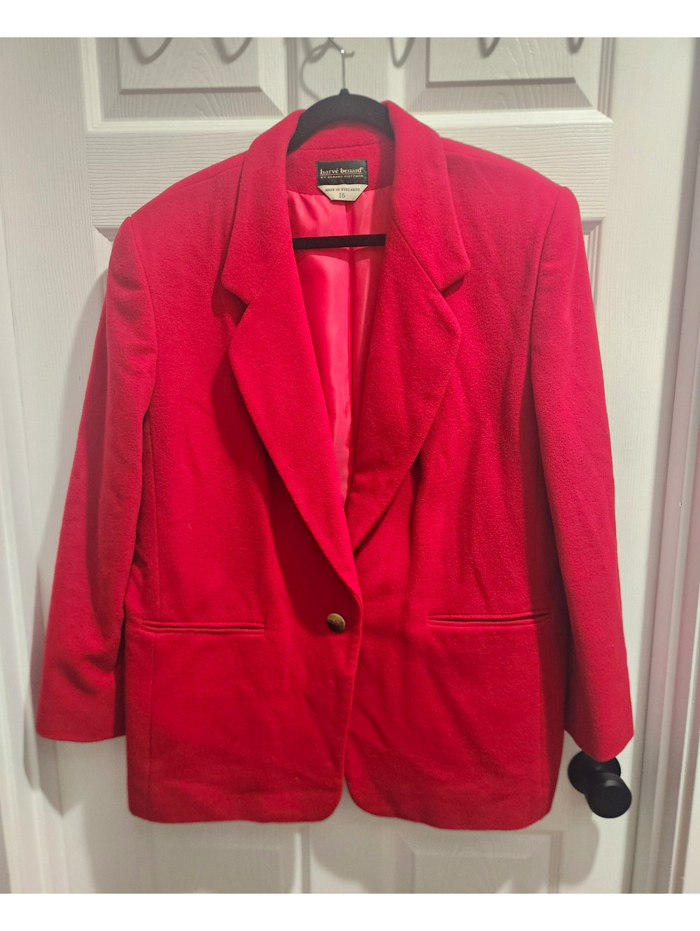harvé benard Women's Red Lined Blazer Jacket Button Closure Size 16 Long Sleeve